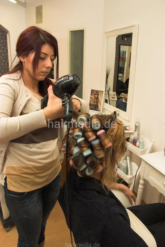 b019 JuliaG style brush and velcrorollers