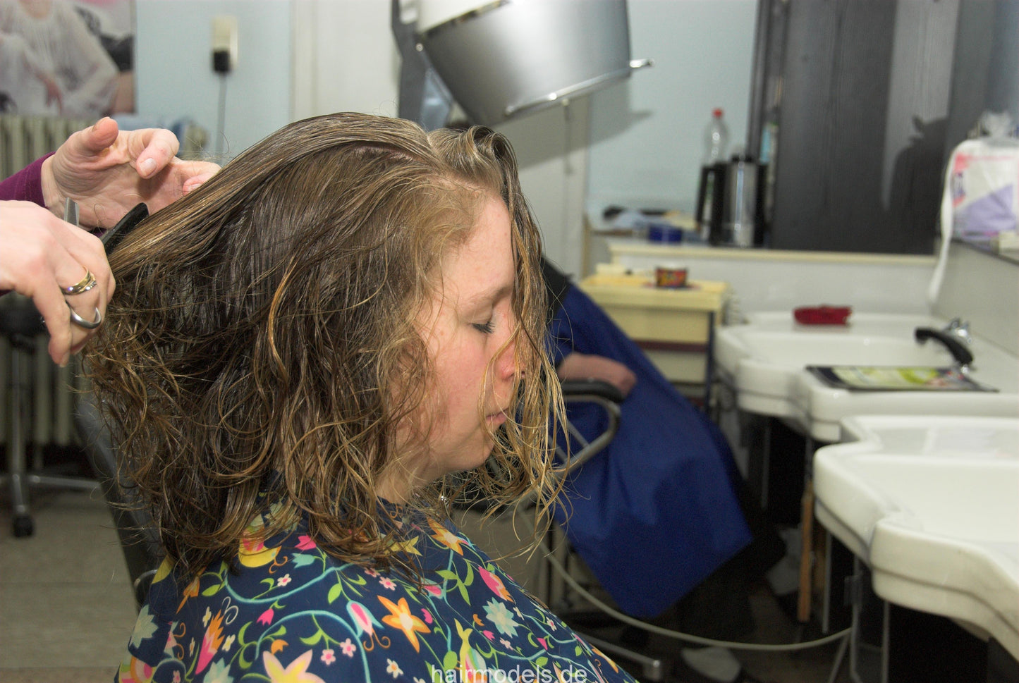 188 JennyS 2 cut haircut by mother in vintage kultsalon
