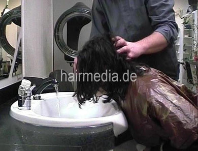 521 Jakob GF firm shampoo by barber in vinyl shampoo cape