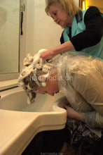 Charger l&#39;image dans la galerie, 6104 Vera 1 strongest forward salon hairwash by mature senior barberette in green apron