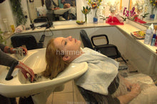 Load image into Gallery viewer, 6104 Katharina 1 backward salon shampooing damaged hair