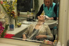 Laden Sie das Bild in den Galerie-Viewer, 6104 Vera 2 pampering backward shampoo TRAILER