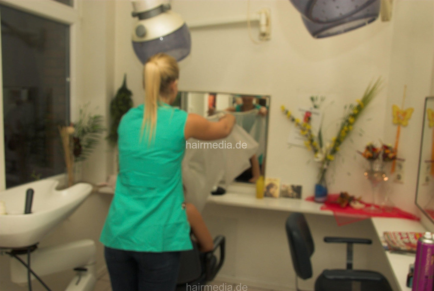 9030 Denise by Anissa upright and backward salon shampooing by blonde student barberette