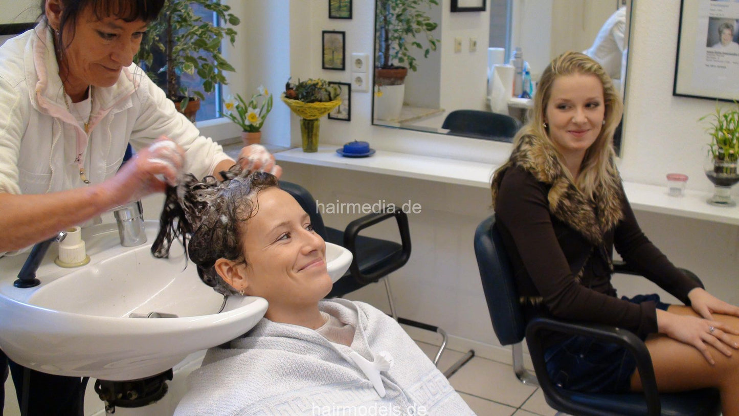 6035 MarinaS Extented Shampoo by mature barberette Hannover salon