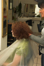 Cargar imagen en el visor de la galería, 7025 Maike 1 teen forward wash before foam perm in shiny cape by mature barberette