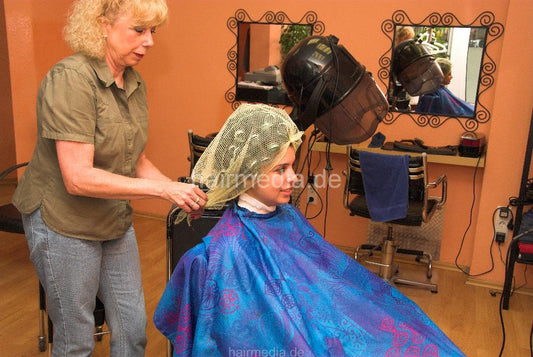 6069 Tayla 3 vintage classic wet set Hannover salon metal rollers and hairnet