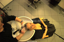 Carica l&#39;immagine nel visualizzatore di Gallery, 7005 JuliaH 1 Heidelberg shampooing backward pre perm hairwash