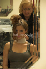 Cargar imagen en el visor de la galería, 6119 SarahS wash hair in salon backward in Frankfurt