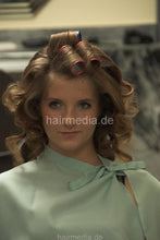 Laden Sie das Bild in den Galerie-Viewer, 6119 SarahS wet set vintage hairstyle Frankfurt salon