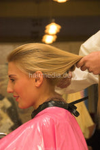 Load image into Gallery viewer, 185 Barberette Valora getting forwardwash shampoo and blow in vintage hairsalon