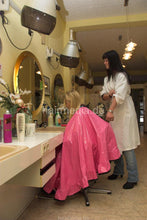 Cargar imagen en el visor de la galería, 185 Barberette Valora getting forwardwash shampoo and blow in vintage hairsalon