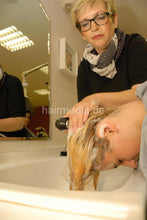 将图片加载到图库查看器，6178 Ilea 2 teen forward salon hairwash shampooing bleched hair