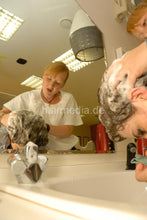 Carica l&#39;immagine nel visualizzatore di Gallery, 6178 AndreaW 2 teen forward wash salon shampooing by barberette