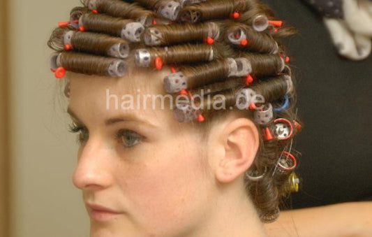 6178 AndreaW 3 set straitght classic wet set in hairsalon small curlers