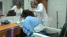 Laden Sie das Bild in den Galerie-Viewer, 1136 Iwon thick and curly teen firm forward salon shampooing by mature white apron barberette JelenaB