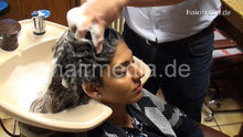 Cargar imagen en el visor de la galería, 9065 Jemila 3 backward hairwash in salon by barber