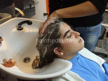 Laden Sie das Bild in den Galerie-Viewer, 8054 JG Vanessa 1 teen thick hair shampooing
