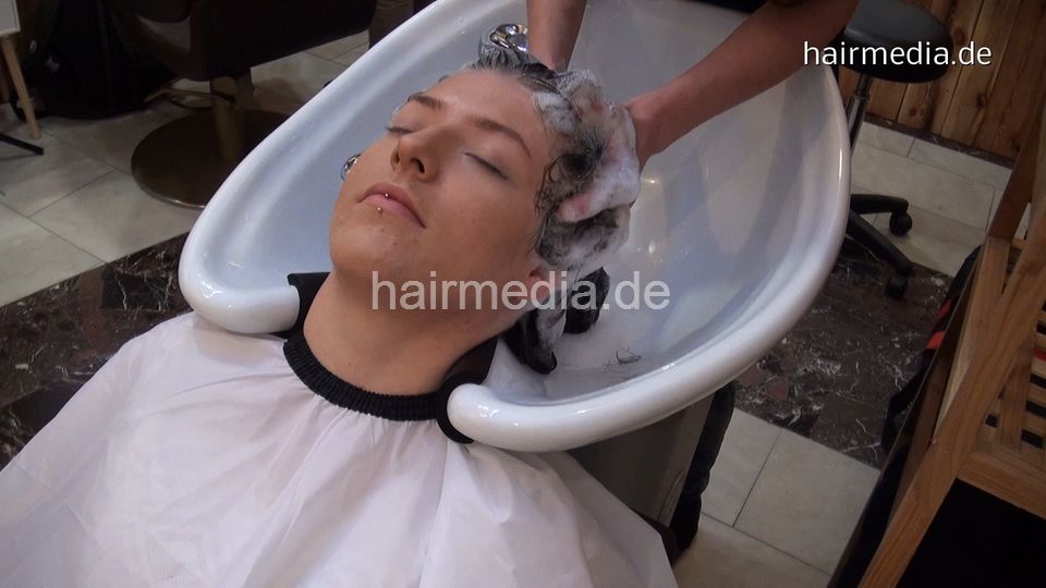 365 Julia by Jasmin hairwash