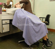 Load image into Gallery viewer, 6135 JuliaR 2 backward shampoo barber cape blue stripes