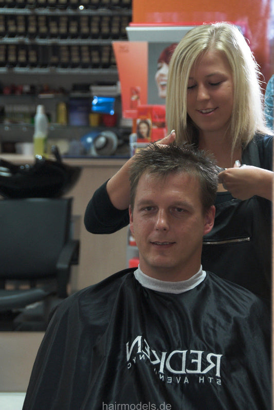172 JasminF wash and blow male client by hairdresser student