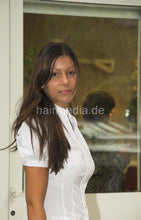 Laden Sie das Bild in den Galerie-Viewer, 6053 SandraS backward wash Karlsruhe salon shampoo part