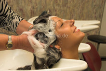 将图片加载到图库查看器，6053 SandraS backward wash Karlsruhe salon shampoo part