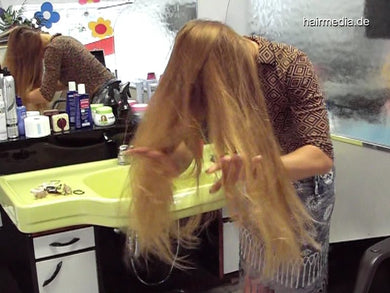 196 Katharina XXL hair snd 1 brush in salon self