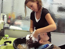将图片加载到图库查看器，196 Katharina XXL hair snd 2 backward shampooing by NicoleB in mobile sink