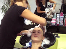 将图片加载到图库查看器，196 Katharina XXL hair snd 2 backward shampooing by NicoleB in mobile sink