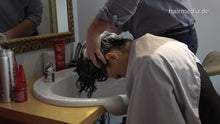 将图片加载到图库查看器，6305 KlaraB 1 forward wash hair shampooing by barber