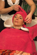 Carica l&#39;immagine nel visualizzatore di Gallery, 6050 MadeleineU by ManuelaZ backward wash salon shampooing