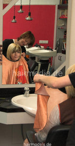 4103 Barberette ManuelaZ 1 bleaching in apron by colleauge