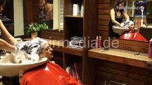 Laden Sie das Bild in den Galerie-Viewer, 361 LauraL 3 backward shampooing hairwash in red heavy vinyl shampoocape