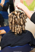 Load image into Gallery viewer, 6039 AnetteV wet set blonde curls in hairsalon