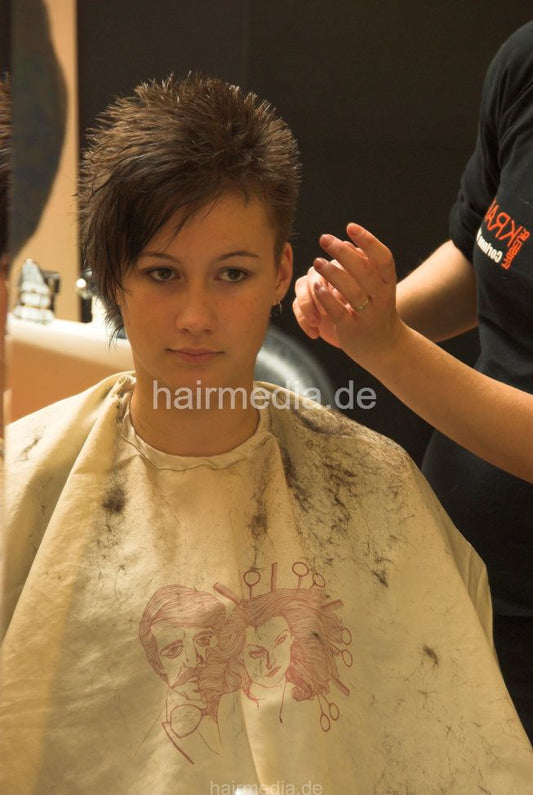 8069 Sonja 3 buzz short hair cut