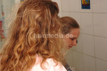 将图片加载到图库查看器，9000 Sabine in Munich by Conny shampooing at home forward over bathtub