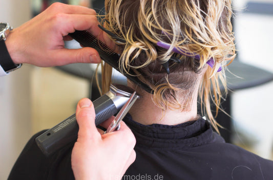 8027 Mannheim Oliwia 2 haircut and napebuzz by barber