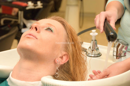 7093 NataschaK 1 backward wash pre perm salon shampooing permed hair