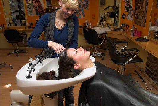 6087 Jenia 1 wash thick hair in salon backward black shiny shampoocape
