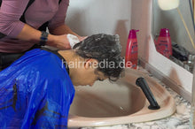Carica l&#39;immagine nel visualizzatore di Gallery, 520 msp teen Sabrina in plastic shampoocape forward hairwash