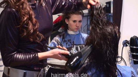 6028 2 SarahM Wetset in moms salon