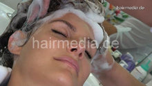 将图片加载到图库查看器，8147 MarieM 2 by DanielaG backward shampooing in hairsalon vintage bowl
