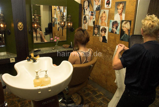 6142 Romana s0641 1 wash salon backward shampooing Mainz Salon hairdresser