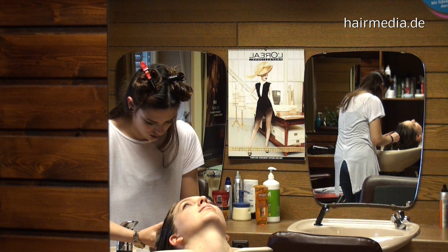 9068 NicoleF 3 by SaraG rinse in Frankfurt salon student barberette