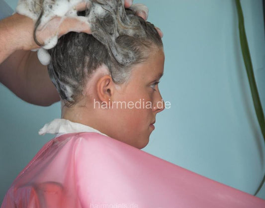 636 1 Janice teen upright shampooing by barber in barberchair