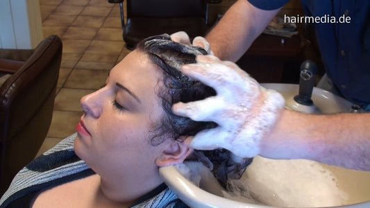7078 Sandra 2 backward shampoo by barber Frankfurt salon