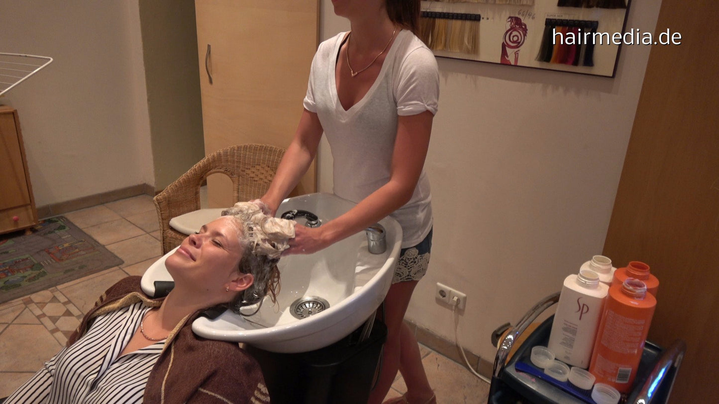 371 MelanieGe 4 by Caroline backward shampoo