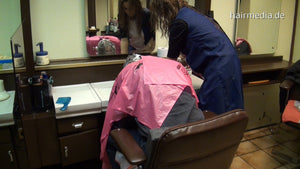 8131 2 Agata wet hair barberette in RSK nylon apron doing male customer forward wash pvc shampoocape