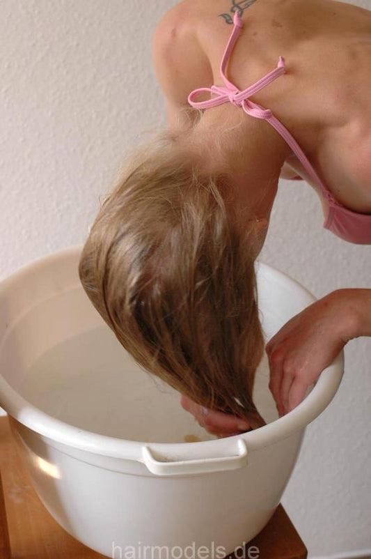 954 Natascha self in bucket 16 min video for download