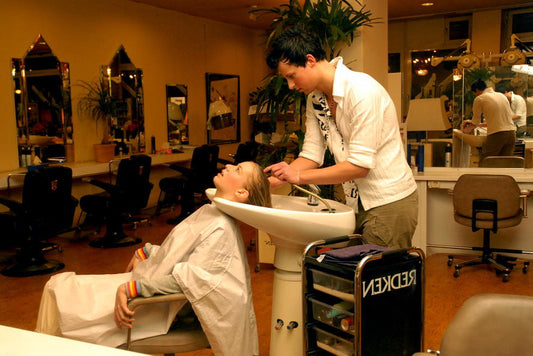 443 NY-victim bleaching, shampooclip by student barber